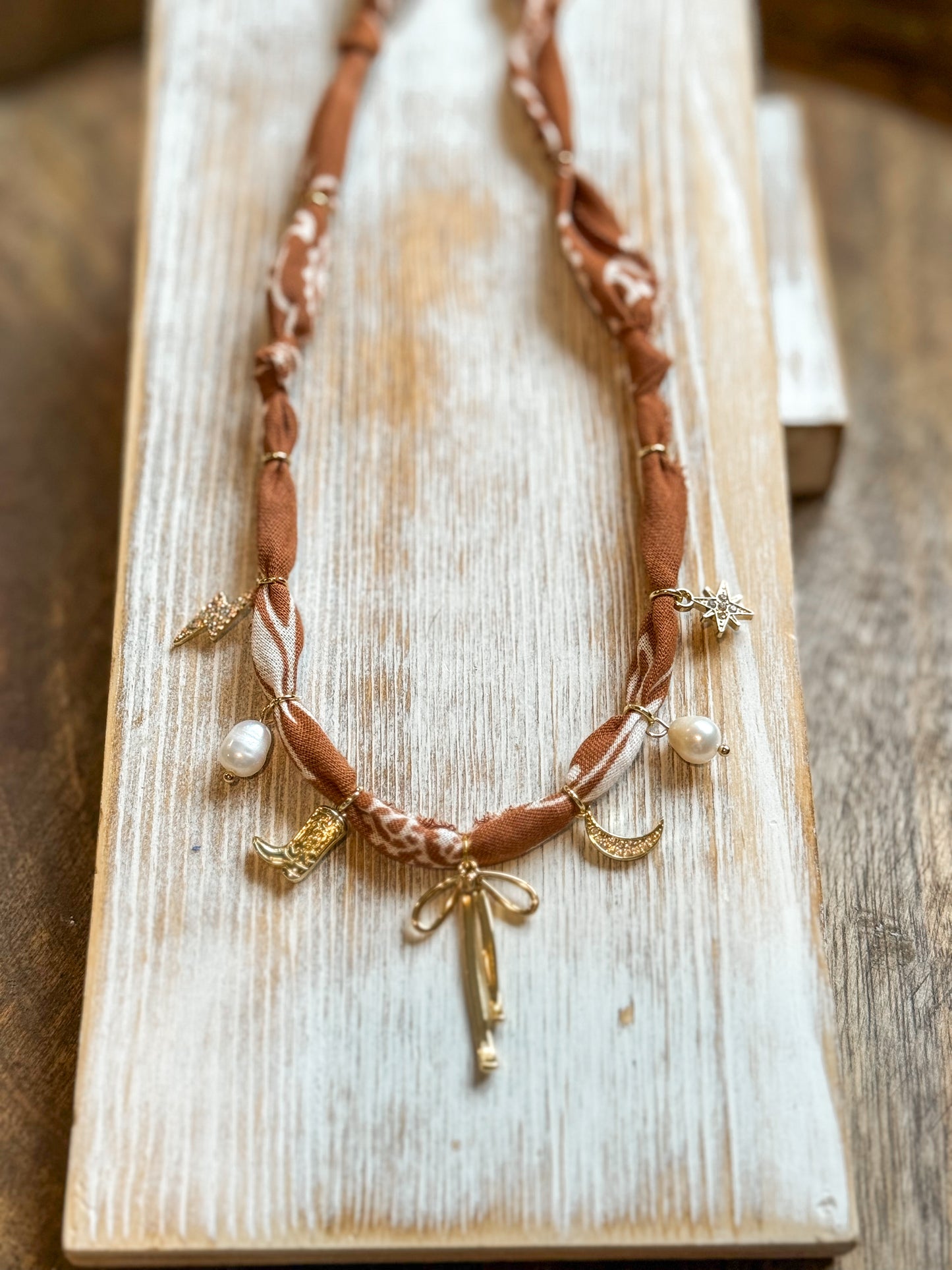 Pearl + Light brown
